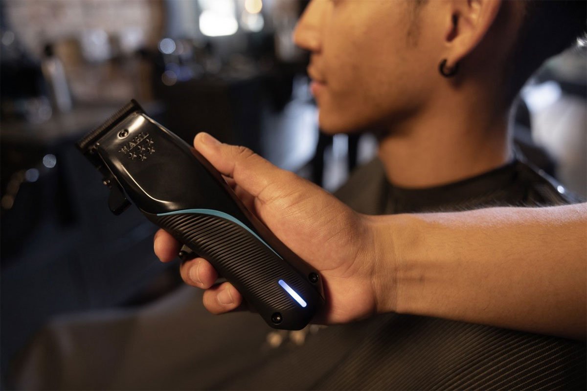 Wahl 5 Star Vapor being used